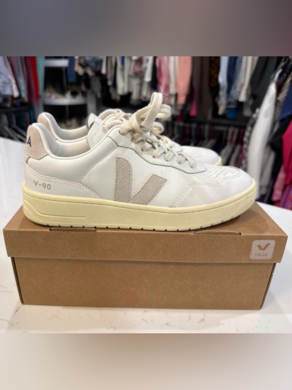 Like NEW worn once Sz 9 Veja V-90 Leather Sneakers in Off-White with Beige